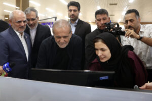 حضور سرزده رئیس‌جمهور در خبرگزاری ایرنا