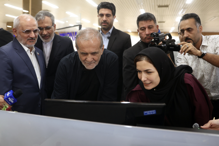 حضور سرزده رئیسجمهور در خبرگزاری ایرنا