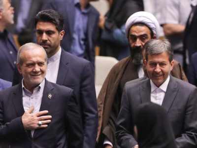 سفر فشرده رییس‌جمهور در اصفهان و عملکرد متفاوت جمالی‌نژاد: دوچرخه‌سواری بر مدار «اِعمَلُوا»؛ گذر از ایستگاه‌های «اِعلَمُوا»