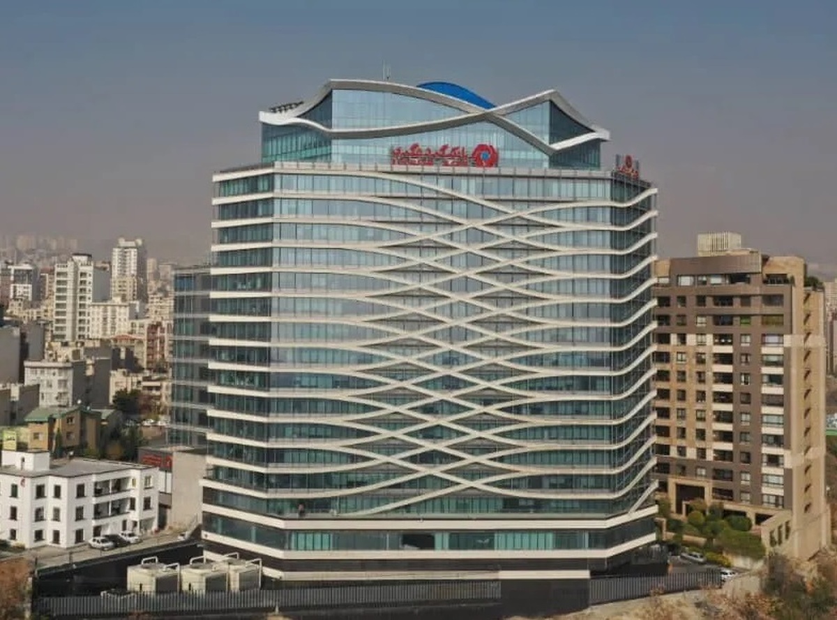 اعتماد دوباره سرمایهگذاران به جریان پایدار ارز / بانک گردشگری پیشتاز جذب نقدینگی ارزی