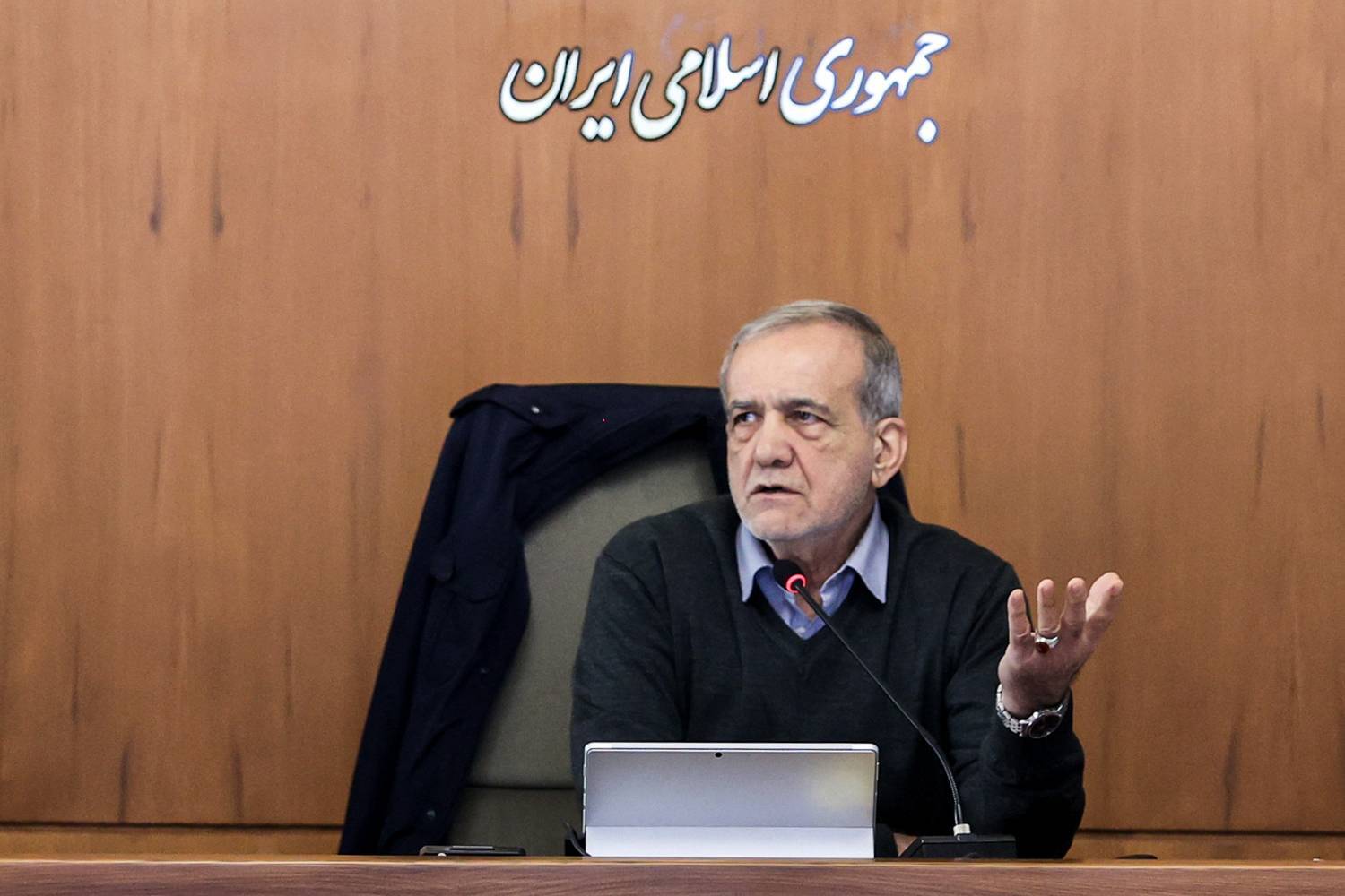 پزشکیان: معیار پرداخت حقوق باید بهره‌وری فرد باشد، نه جایگاه سازمانی