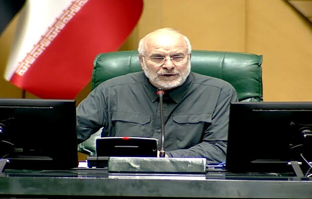 قالیباف: حل معضل آلودگی هوا نیازمند اجرای کامل قانون هوای پاک