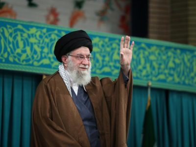 رهبر انقلاب: زن در خانه مدیر است و در جامعه حقوق برابر دارد