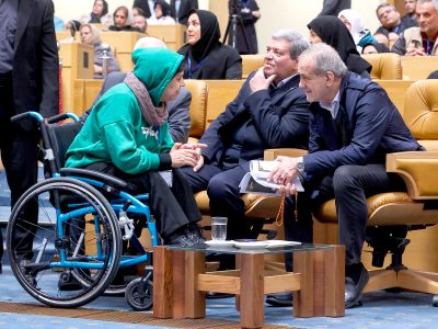 با تکیه بر اراده و پشتکار مردم ایران ایستاده‌ایم تا ایران را هر چه بهتر بسازیم