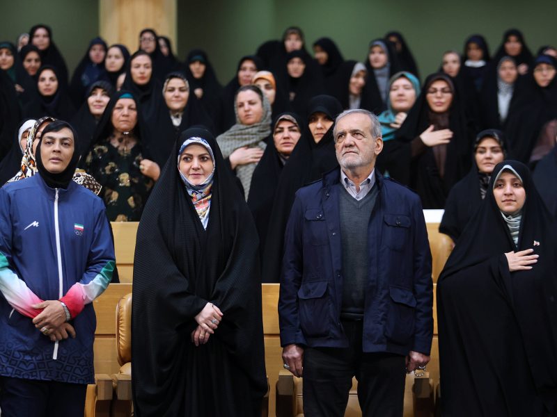 زنان سازندگان آینده کشور و هدایت‌گر رفتارهای فرزندان و همسران خود هستند