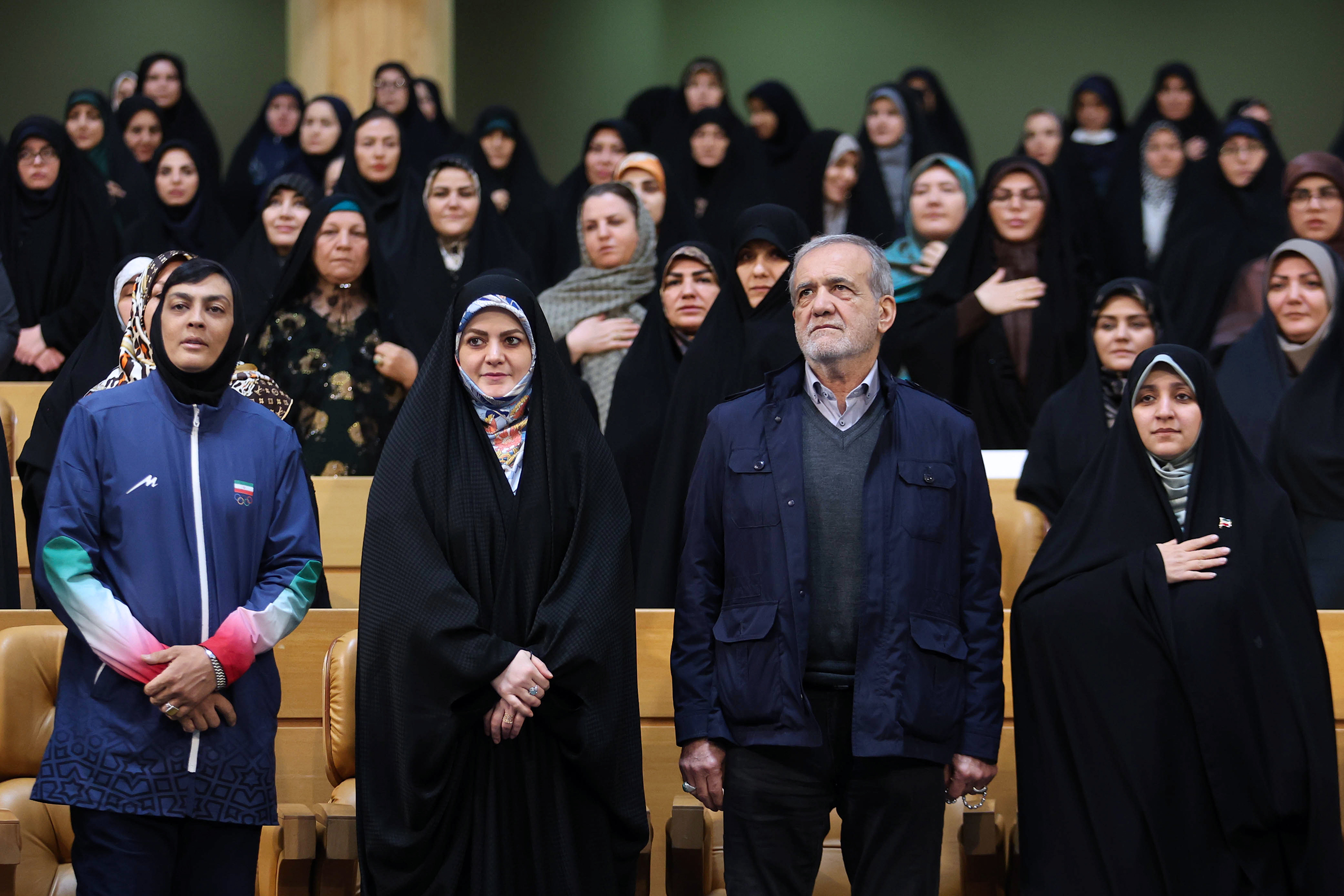 زنان سازندگان آینده کشور و هدایتگر رفتارهای فرزندان و همسران خود هستند