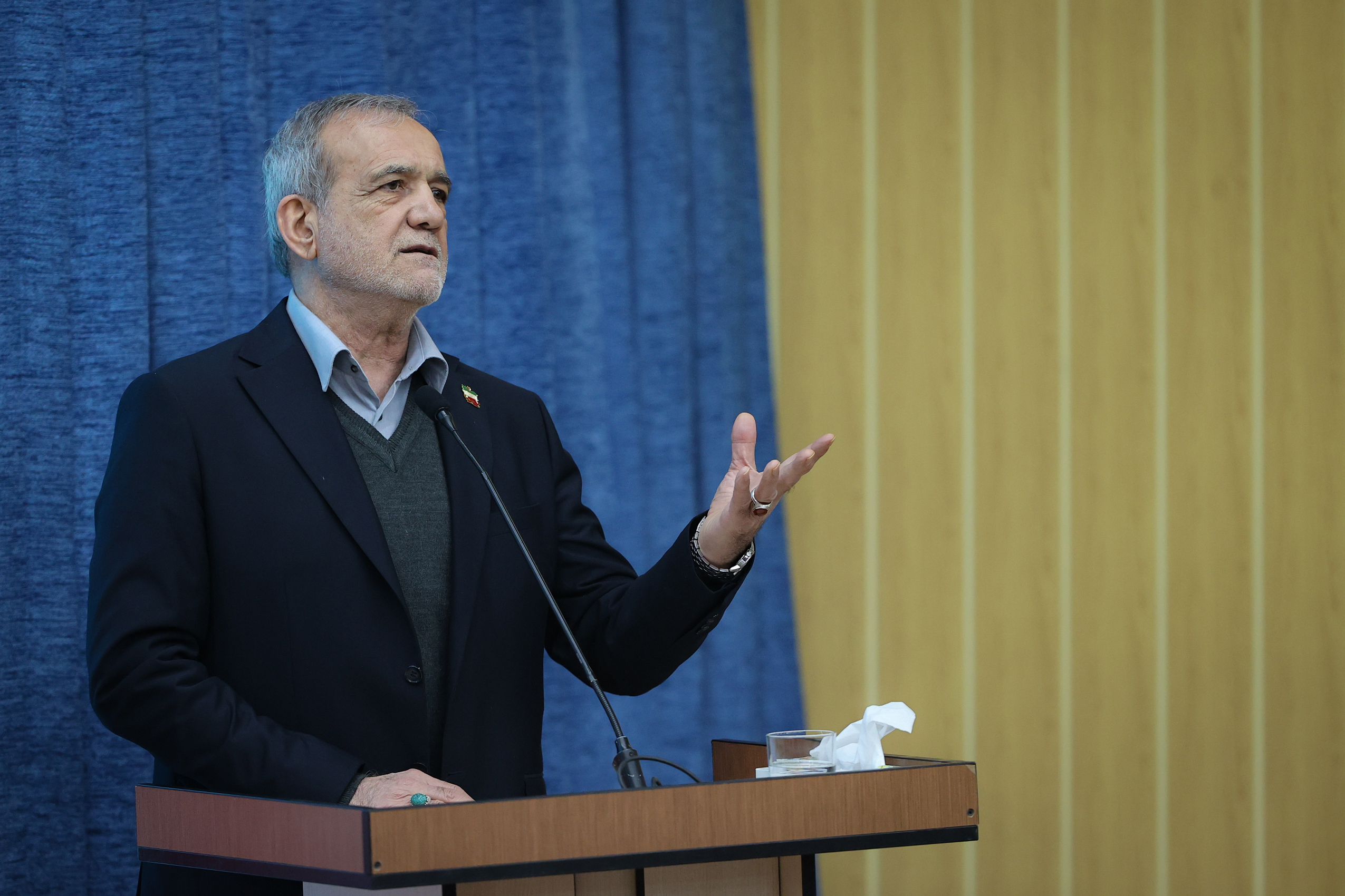 ساختار سلامت علاوه بر درمان، آموزش و حمایت اجتماعی را در دستور کار قرار دهد