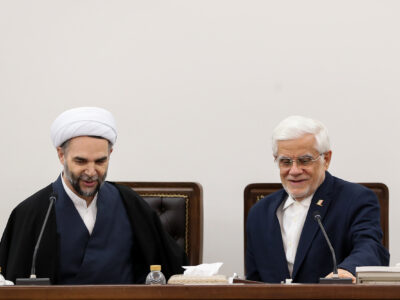 ارائه گزارشی از اقدامات و برنامه‌های دولت برای مدیریت و کنترل بازار ارز