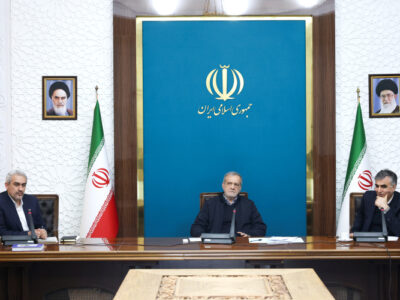 تضعیف داخلی در شرایط فشار بیرونی، به کشور آسیب جدی می‌زند