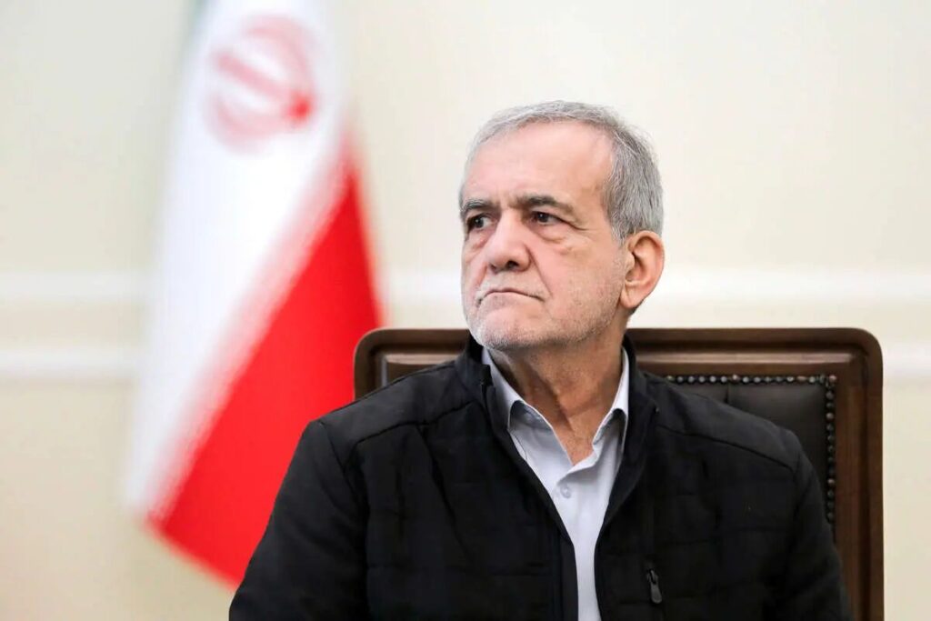 دشمن بدون توجه به موازین بین المللی جنایت می کند / عذرخواهی از کشورهای همسایه