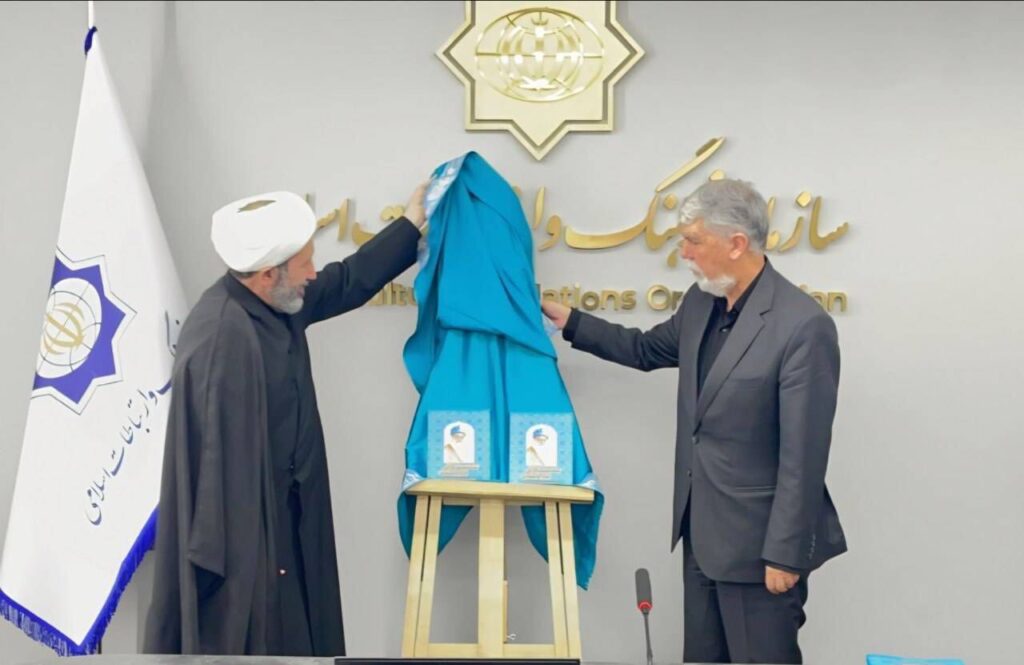 شناساندن ابعاد مختلف شخصیت رهبر شهید انقلاب، وظیفه ای ضروری است