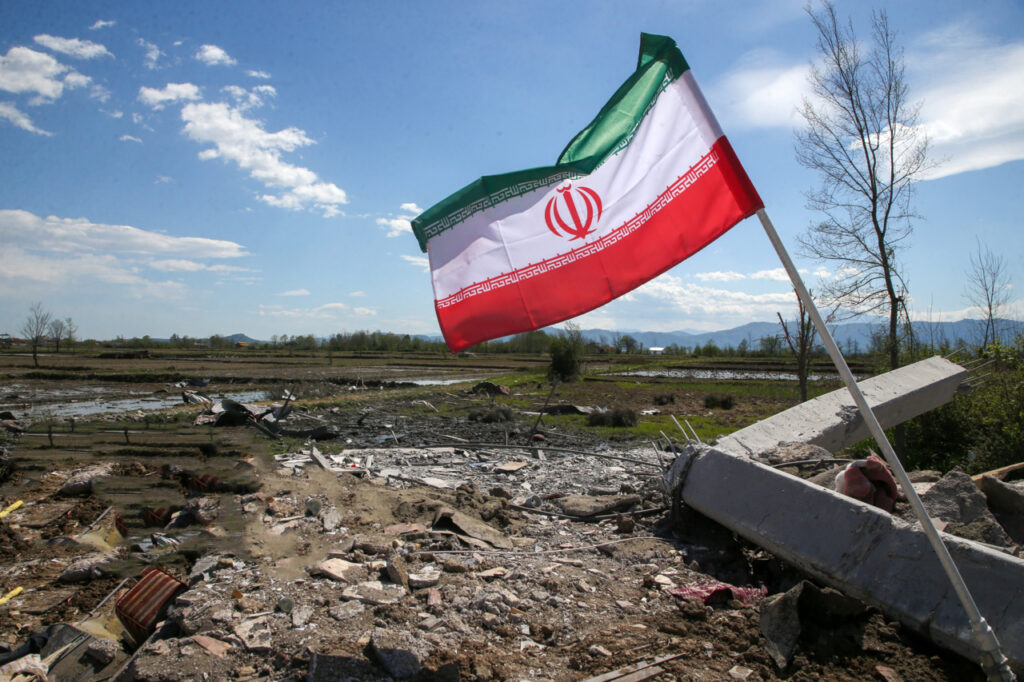 شاعران پارسی گو در ستایش ایستادگی ایران سرودند