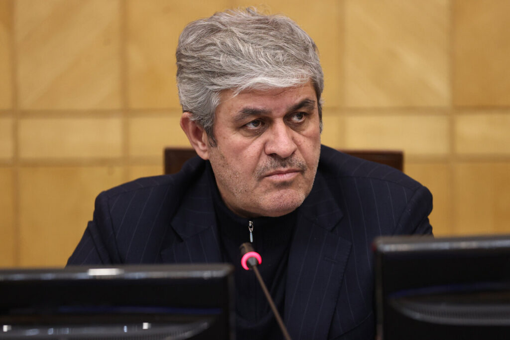 حقوق و مزایای کارکنان و بازنشستگان طبق برنامه و بدون تاخیر پرداخت می شود