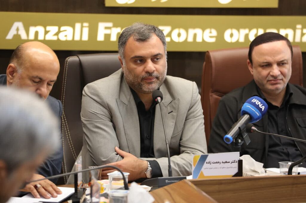 مناطق آزاد بهترین و بیشترین نقش و ظرفیت را در تحقق سیاست های کلی اقتصاد مقاومتی برخوردار می باشند