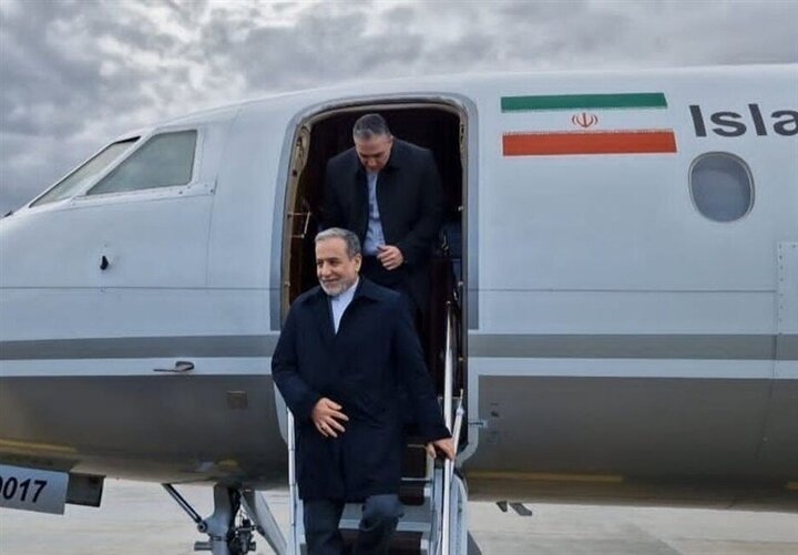 عراقچی با پرواز میناب ۱۶۸ وارد سنپترزبورگ شد