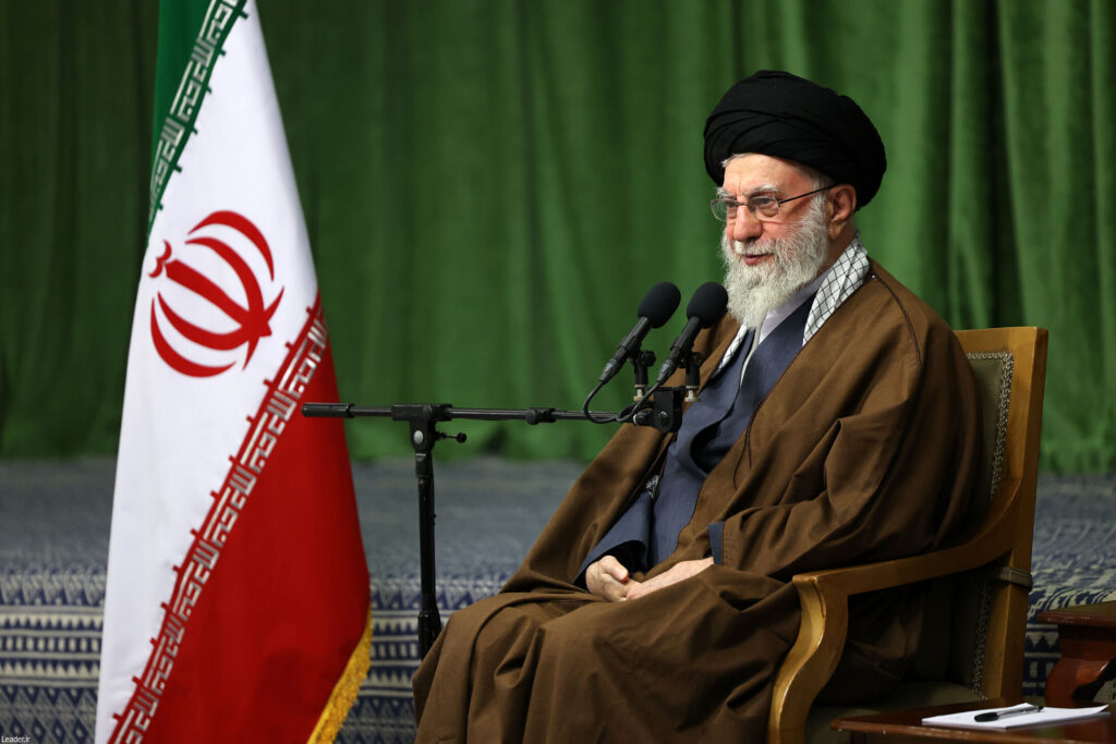 احیای هویت مستقل امت اسلامی