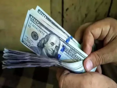 قیمت رسمی دلار به ۱۳۹ هزار تومان رسید