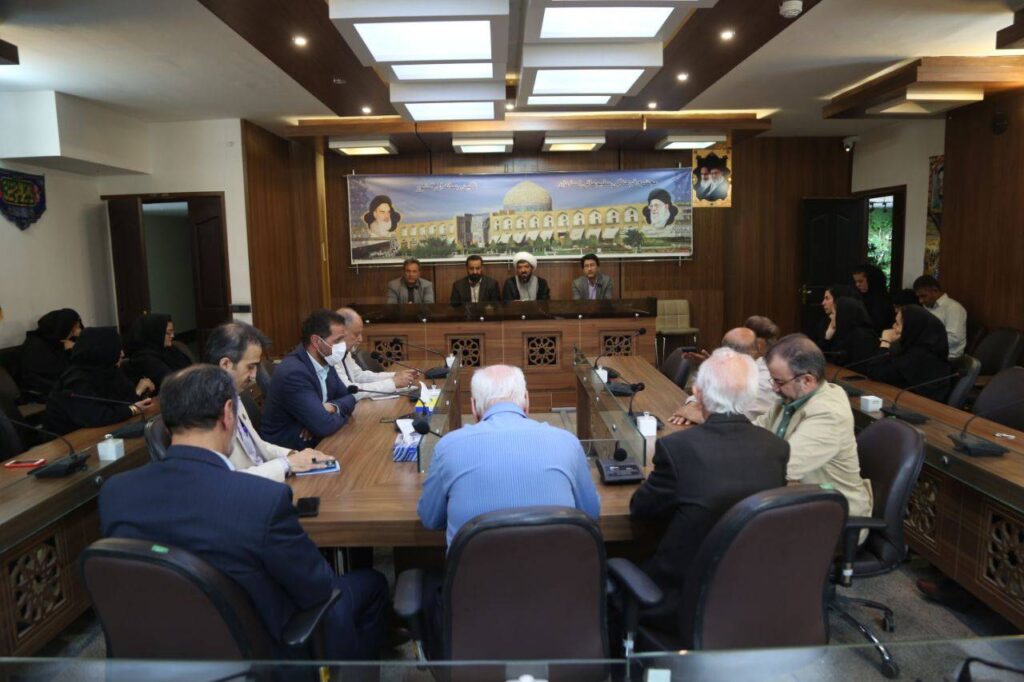 شکوهی مقدم در جمع رسانه ها: بر دستان پر تلاش کارگران ذوب آهن بوسه می زنم