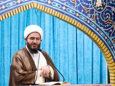 در میانه جنگ مستقیم و رویارویی بی‌پرده حق و باطل قرار داریم