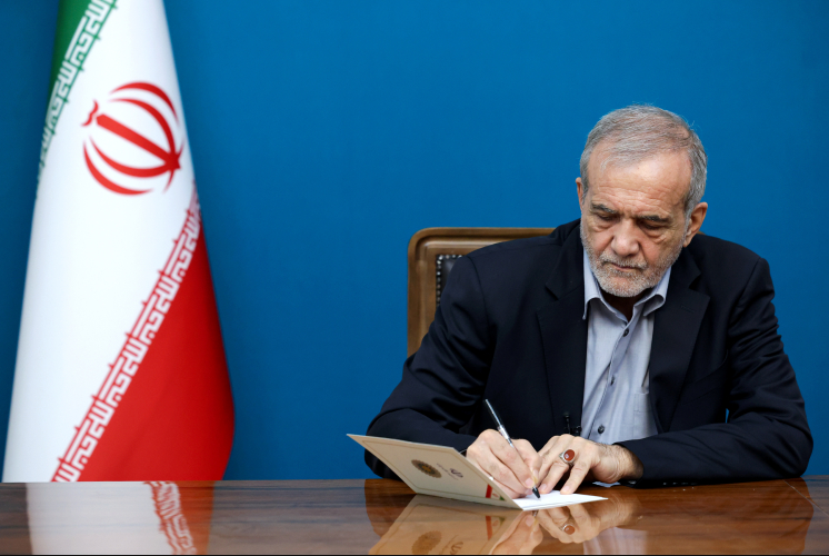 پیام تبریک پزشکیان در پی قهرمانی تیم ملی وزنهبرداری جوانان ایران