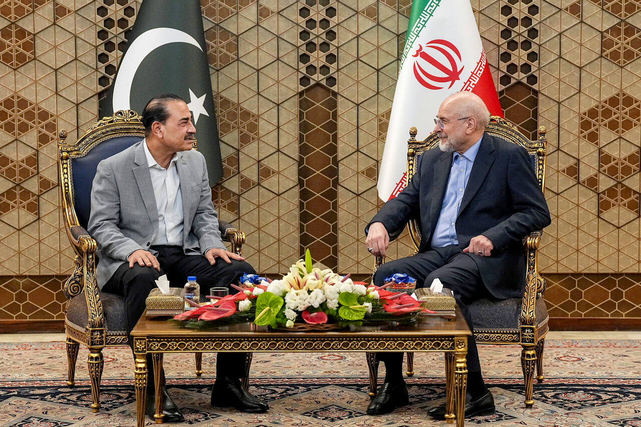 از حقوق ملت و کشورمان عدول نمیکنیم
