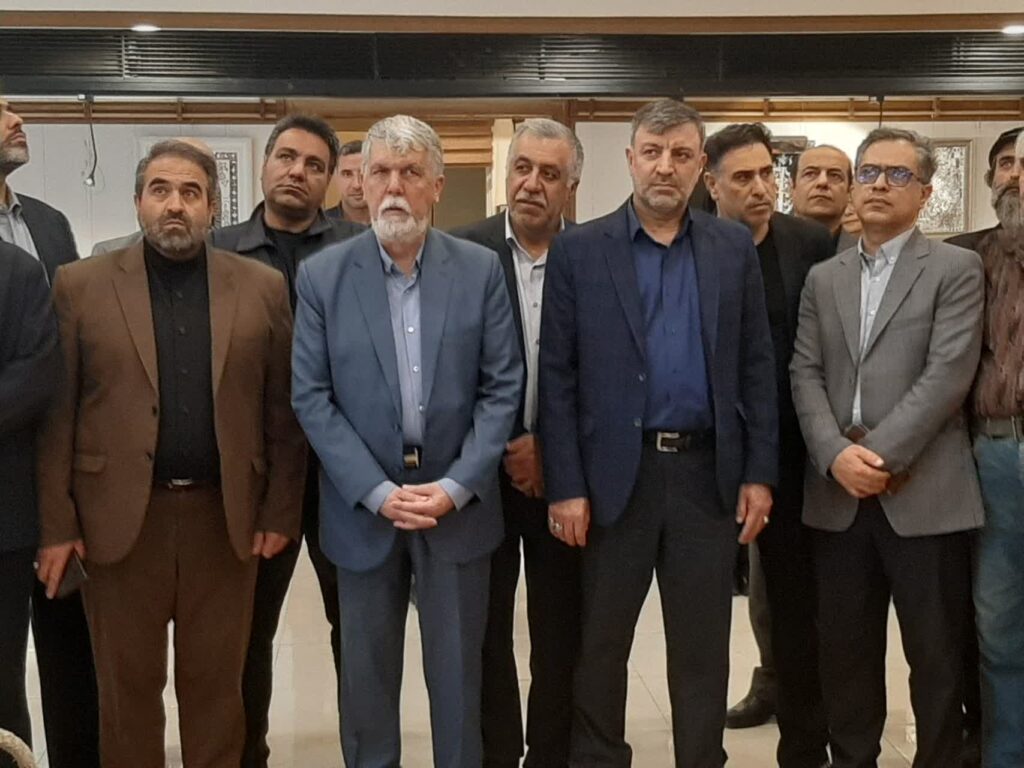 بازدید وزیر فرهنگ از ناوشکن نمادین «دنا»