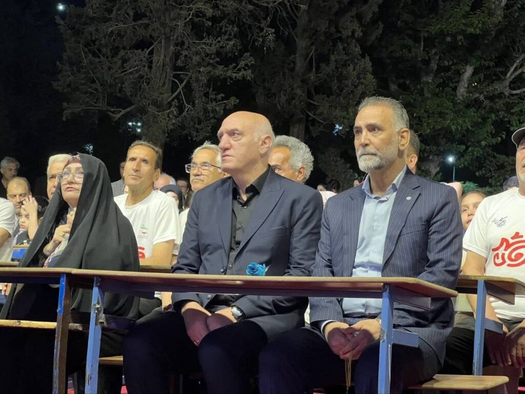 پرفورمنس کفش های جامانده به یاد یاسمین های میناب برگزار شد