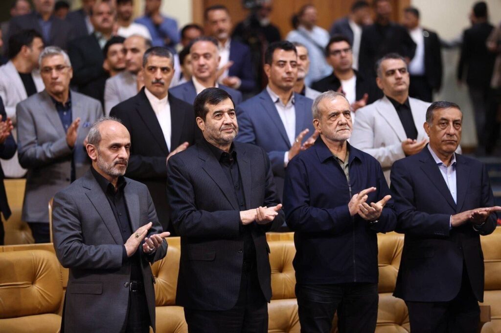 مراسم قهرمان ایران، حضور رئیس، وزیر ورزش و جوانان، کودکان شهید میناب، گرامیداشت یاد شهدا، قهرمانان ایران