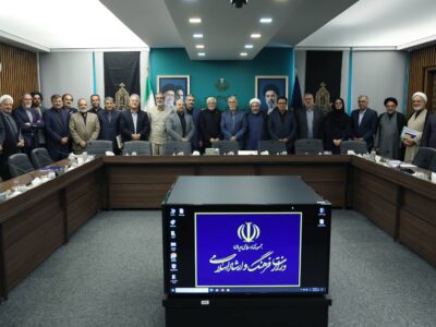 نگاه قیم مآبانه به مردم و اهل فرهنگ کنار گذاشته شود