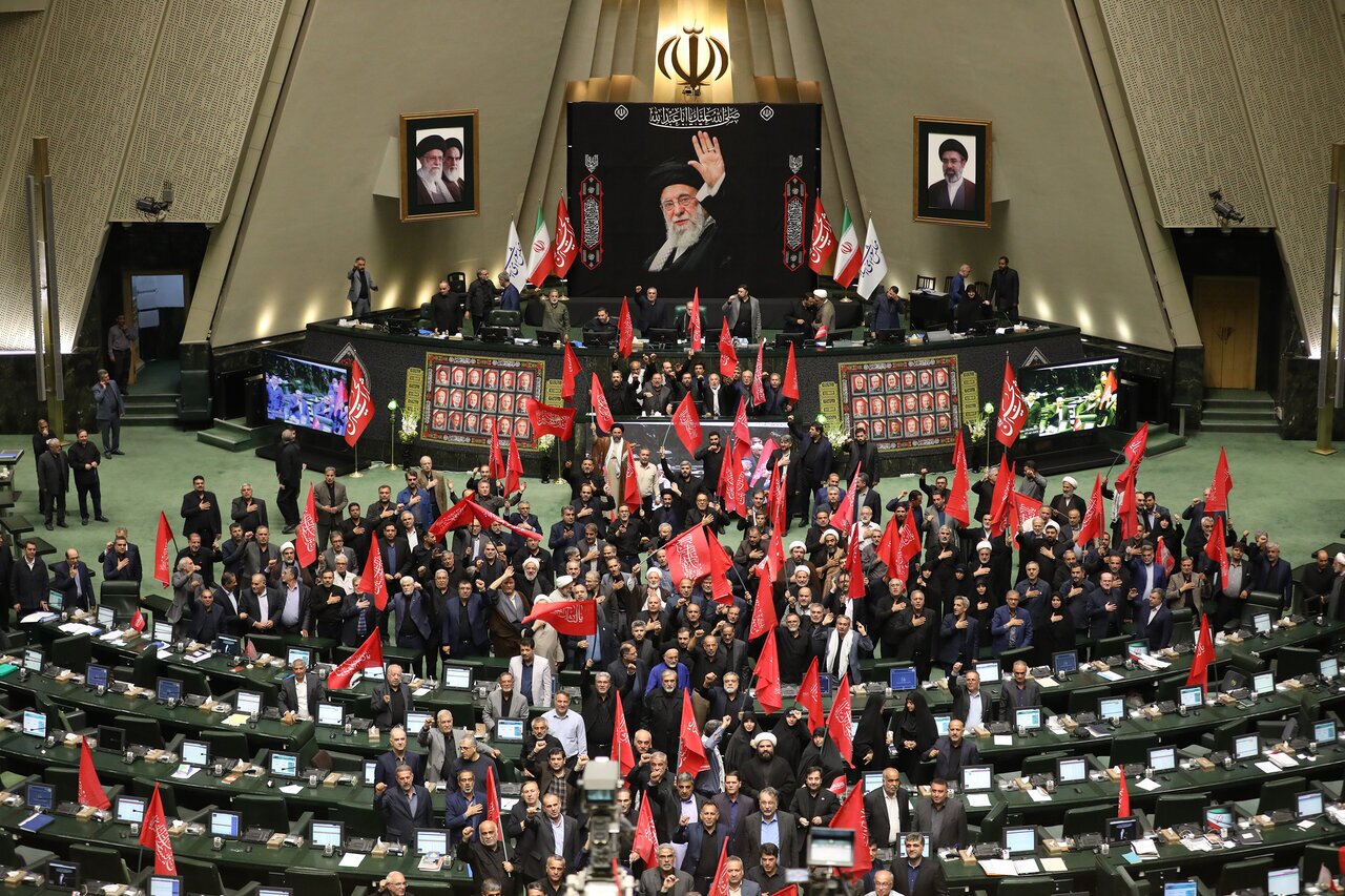 نشست علنی مجلس، جلسات مجازی مجلس، آیین نامه داخلی مجلس، شرایط اضطراری، طرح اصلاح ماده یک، حمیدرضا حاجی بابایی، ۲۱۰ رأی موافق، بهارستان، برگزاری جلسات غیرحضوری، مجلس شورای اسلامی