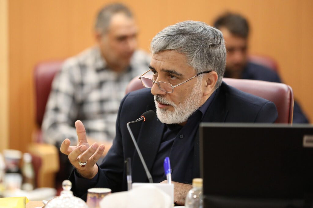 تمرکز مجلس و دولت بر امور مهم و فوری باشد / تأمین معیشت مردم در دستور کار حاکمیت است