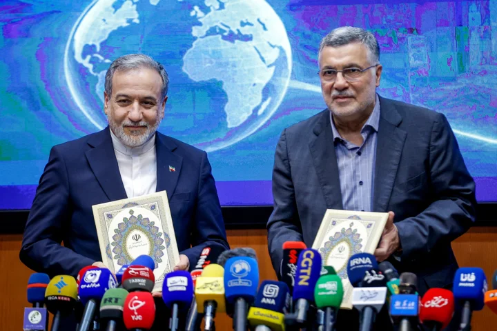 یکی از اقدامات سخت وزارت امور خارجه در دوران جنگ، تامین نیازهای درمانی بود