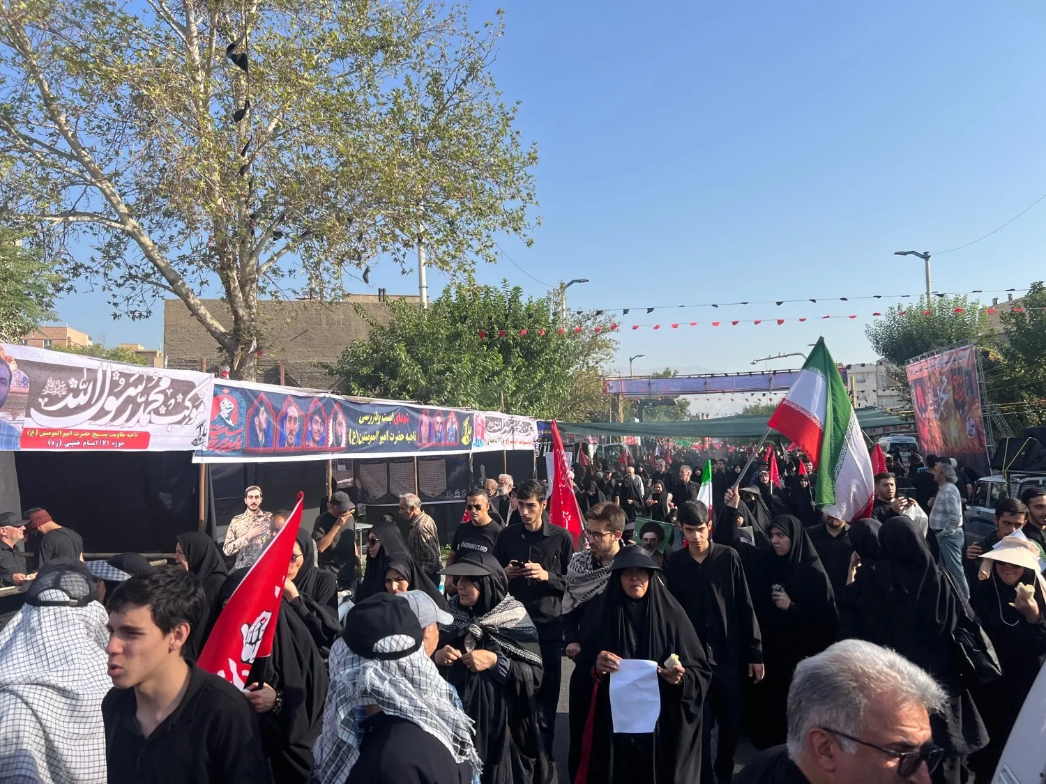راهپیمایی جاماندگان اربعین در تهران با شعار «باید برخاست؛ یا لثارات الحسین»