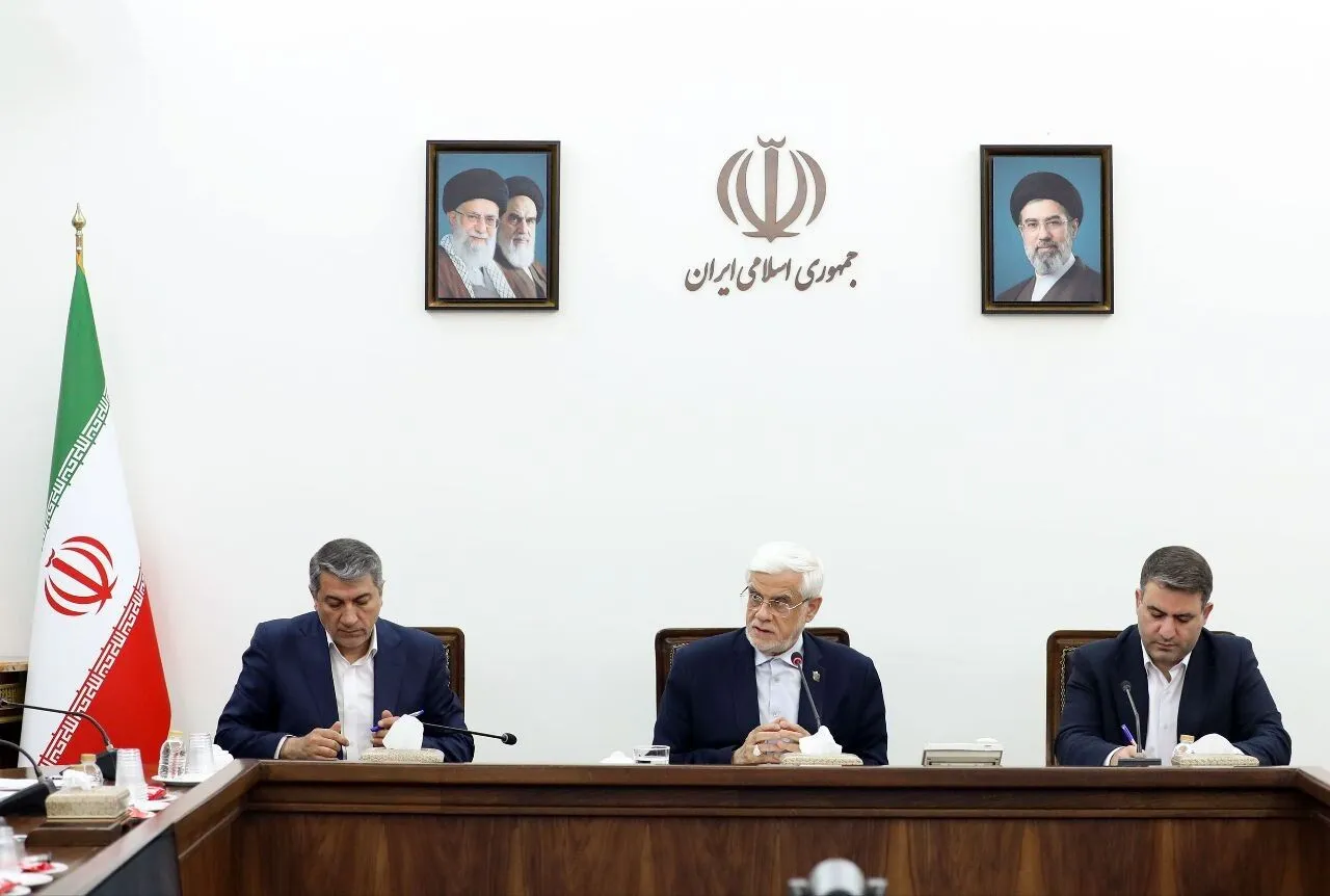 عارف: طرح «مقابله با نفوذ بیگانگان» به فعالیت علمی کشور ضربه می‌زند